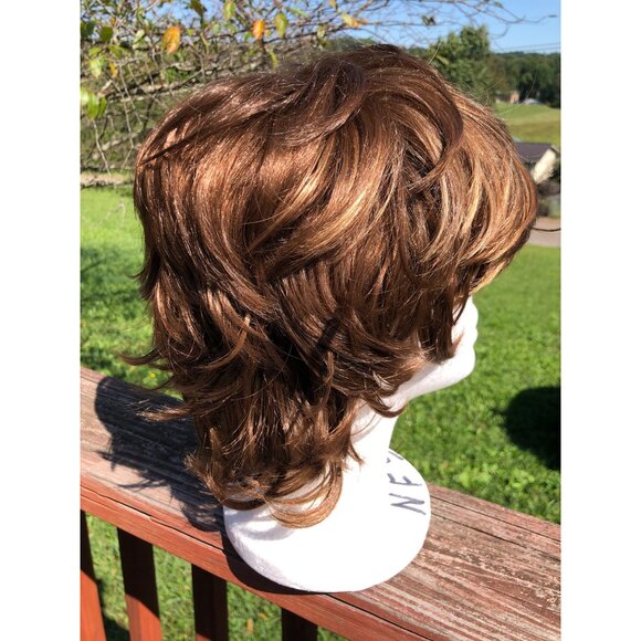 Wig Brown Carmel Blonde Highlights Layered Short Synthetic Wig For Women - Picture 9 of 13